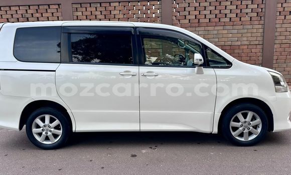 Tenga Tsaru Toyota Noah Chena Mota in Maputo in Maputo Tenga Tsaru Toyota Noah Chena Mota in Maputo in Maputo