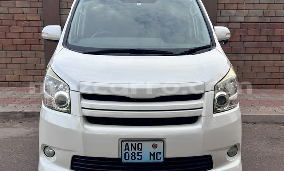 Tenga Tsaru Toyota Noah Chena Mota in Maputo in Maputo Tenga Tsaru Toyota Noah Chena Mota in Maputo in Maputo