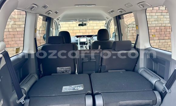 Tenga Tsaru Toyota Noah Chena Mota in Maputo in Maputo Tenga Tsaru Toyota Noah Chena Mota in Maputo in Maputo