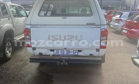 Comprar Usado Isuzu KB De outros Carro em Angoche em Nampula Comprar Usado Isuzu KB De outros Carro em Angoche em Nampula