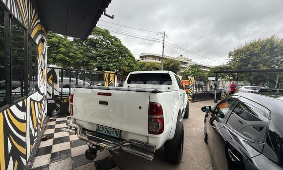 Nunua Ilio tumika Toyota Hilux Nyeupe Gari ndani ya Maputo nchini Maputo Nunua Ilio tumika Toyota Hilux Nyeupe Gari ndani ya Maputo nchini Maputo