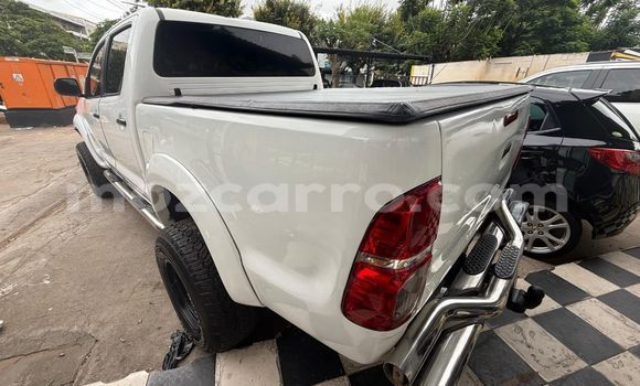 Nunua Ilio tumika Toyota Hilux Nyeupe Gari ndani ya Maputo nchini Maputo Nunua Ilio tumika Toyota Hilux Nyeupe Gari ndani ya Maputo nchini Maputo