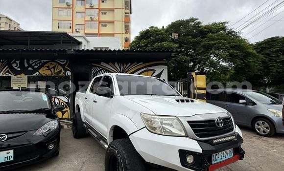 Nunua Ilio tumika Toyota Hilux Nyeupe Gari ndani ya Maputo nchini Maputo Nunua Ilio tumika Toyota Hilux Nyeupe Gari ndani ya Maputo nchini Maputo