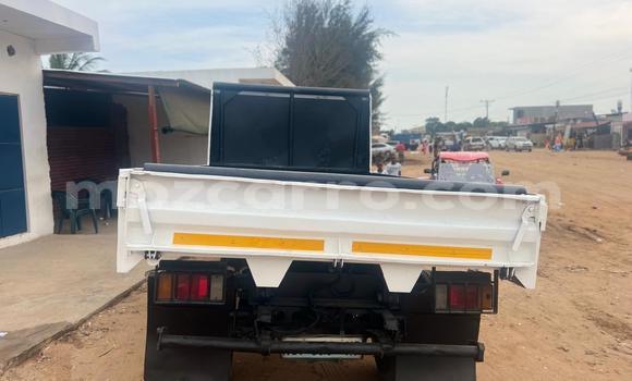 Comprar Usado Isuzu FTR 850 Branco Caminhão em Maputo em Maputo Comprar Usado Isuzu FTR 850 Branco Caminhão em Maputo em Maputo