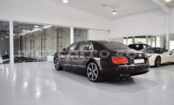Comprar Usado Bentley Flying Spur Prata Carro em Maputo em Maputo Comprar Usado Bentley Flying Spur Prata Carro em Maputo em Maputo