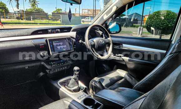Nunua Ilio tumika Toyota Hilux Nyeupe Gari ndani ya Maputo nchini Maputo Nunua Ilio tumika Toyota Hilux Nyeupe Gari ndani ya Maputo nchini Maputo