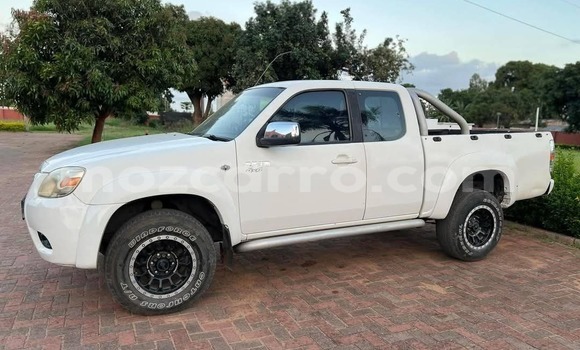 Buy Used Mazda BT-50 White Car in Maputo in Maputo