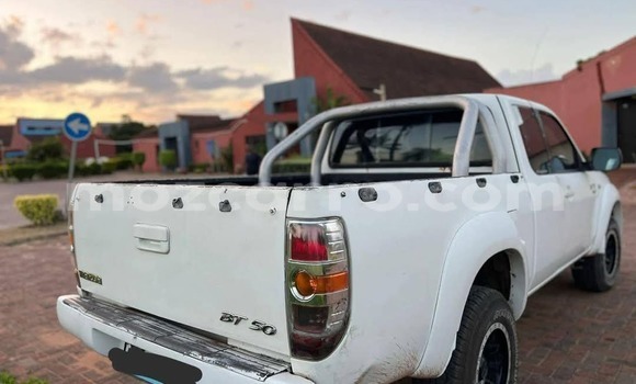 Comprar Usado Mazda BT-50 Branco Carro em Maputo em Maputo Comprar Usado Mazda BT-50 Branco Carro em Maputo em Maputo