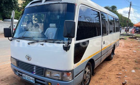 Comprar Usado Toyota Coaster Azul Carro em Maputo em Maputo