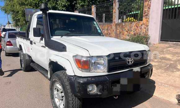 Comprar Usado Toyota Land Cruiser Branco Carro em Maputo em Maputo