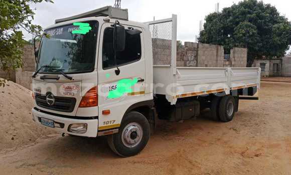 Comprar Usado Toyota 4Runner Branco Carro em Maputo em Maputo
