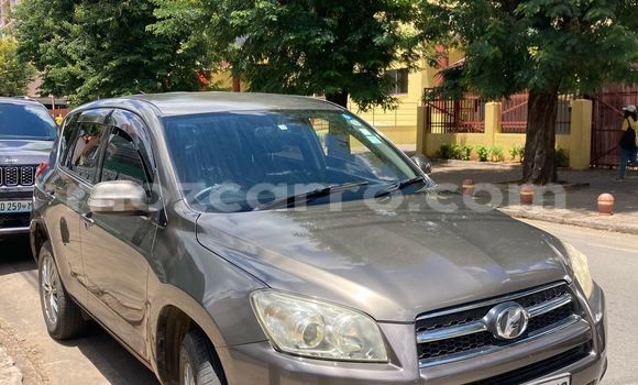 Nunua Ilio tumika Toyota RAV4 Nyingine Gari ndani ya Maputo nchini Maputo Nunua Ilio tumika Toyota RAV4 Nyingine Gari ndani ya Maputo nchini Maputo