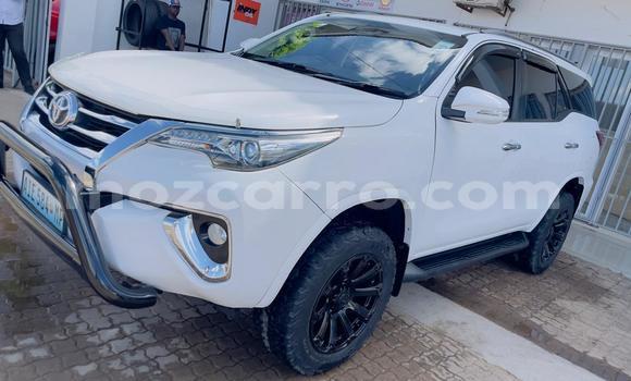 Comprar Usado Toyota Fortuner Branco Carro em Maputo em Maputo