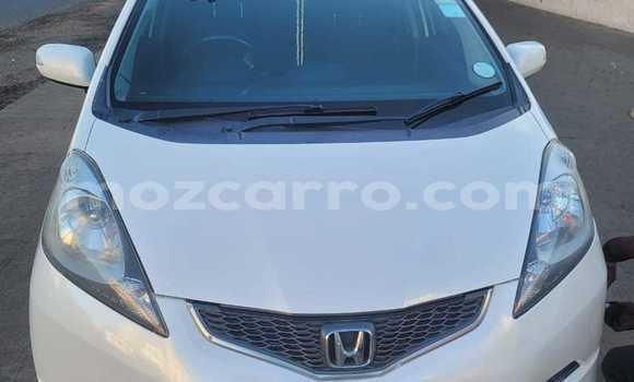 Buy Used Honda Fit White Car in Maputo in Maputo