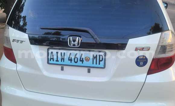 Buy Used Honda Fit White Car in Maputo in Maputo Buy Used Honda Fit White Car in Maputo in Maputo