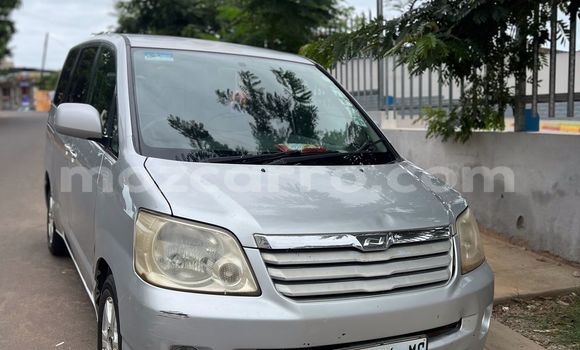 Comprar Usado Toyota Noah Prata Carro em Maputo em Maputo Comprar Usado Toyota Noah Prata Carro em Maputo em Maputo