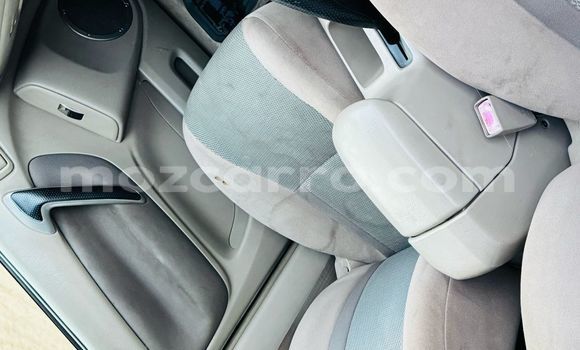 Comprar Usado Toyota RAV4 Bege Carro em Maputo em Maputo Comprar Usado Toyota RAV4 Bege Carro em Maputo em Maputo