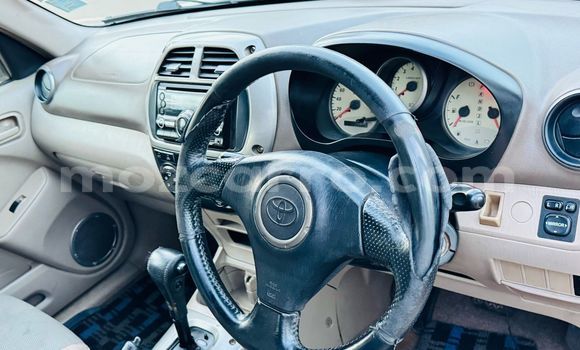 Comprar Usado Toyota RAV4 Bege Carro em Maputo em Maputo Comprar Usado Toyota RAV4 Bege Carro em Maputo em Maputo