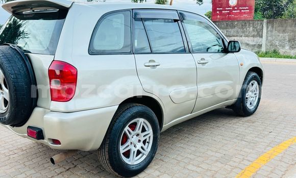 Comprar Usado Toyota RAV4 Bege Carro em Maputo em Maputo Comprar Usado Toyota RAV4 Bege Carro em Maputo em Maputo