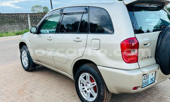 Comprar Usado Toyota RAV4 Bege Carro em Maputo em Maputo Comprar Usado Toyota RAV4 Bege Carro em Maputo em Maputo