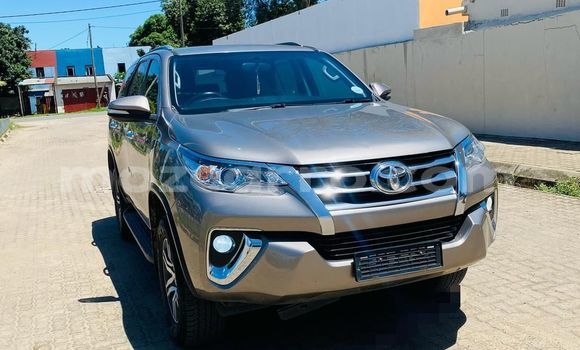 Comprar Usado Toyota Fortuner Castanho Carro em Maputo em Maputo