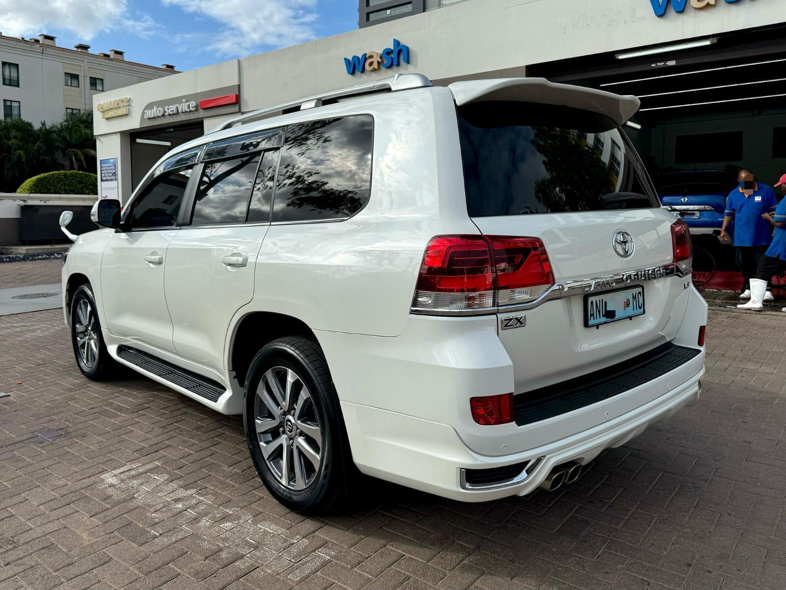 Buy new toyota land cruiser white car in maputo in maputo - mozcarro
