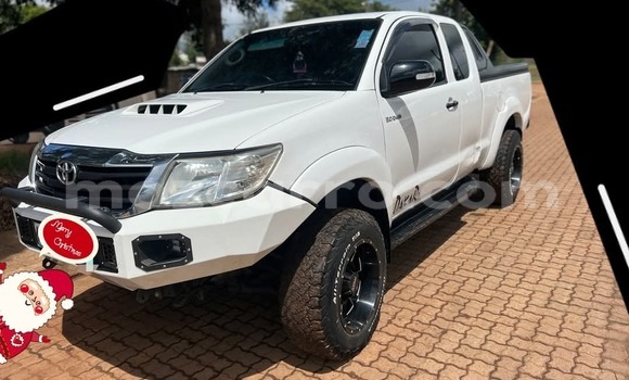 Buy Used Toyota Hilux White Car in Maputo in Maputo