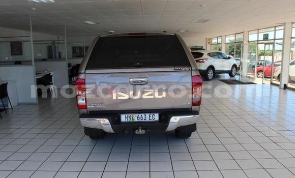 Nunua Ilio tumika Isuzu KB Nyingine Gari ndani ya Maputo nchini Maputo Nunua Ilio tumika Isuzu KB Nyingine Gari ndani ya Maputo nchini Maputo