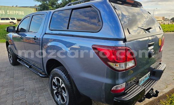 Comprar Usado Mazda BT-50 Azul Carro em Maputo em Maputo Comprar Usado Mazda BT-50 Azul Carro em Maputo em Maputo
