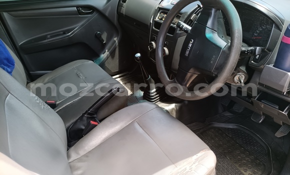 Comprar Usado Isuzu D-MAX Branco Carro em Maputo em Maputo Comprar Usado Isuzu D-MAX Branco Carro em Maputo em Maputo
