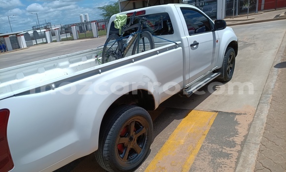 Comprar Usado Isuzu D-MAX Branco Carro em Maputo em Maputo Comprar Usado Isuzu D-MAX Branco Carro em Maputo em Maputo