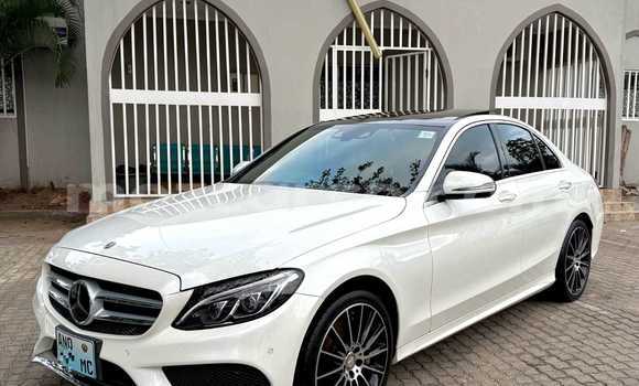 Nunua Ilio tumika Mercedes-Benz C-Classe Nyeupe Gari ndani ya Maputo nchini Maputo
