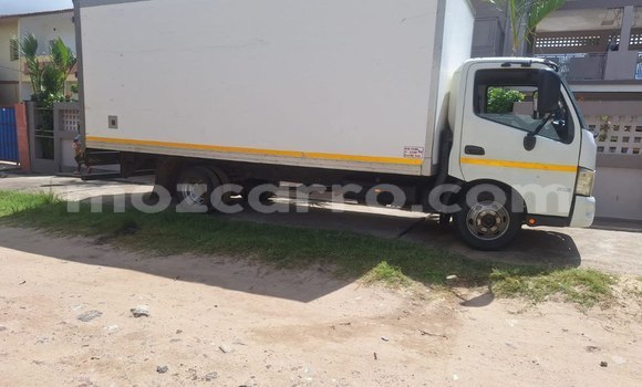 Buy Used Hino 300 Series White Truck in Maputo in Maputo Buy Used Hino 300 Series White Truck in Maputo in Maputo