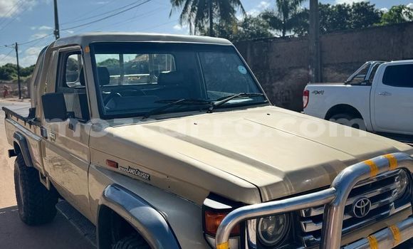 Nunua Ilio tumika Toyota Land Cruiser Brown Gari ndani ya Maputo nchini Maputo Nunua Ilio tumika Toyota Land Cruiser Brown Gari ndani ya Maputo nchini Maputo
