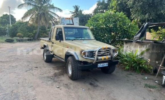 Nunua Ilio tumika Toyota Land Cruiser Brown Gari ndani ya Maputo nchini Maputo Nunua Ilio tumika Toyota Land Cruiser Brown Gari ndani ya Maputo nchini Maputo