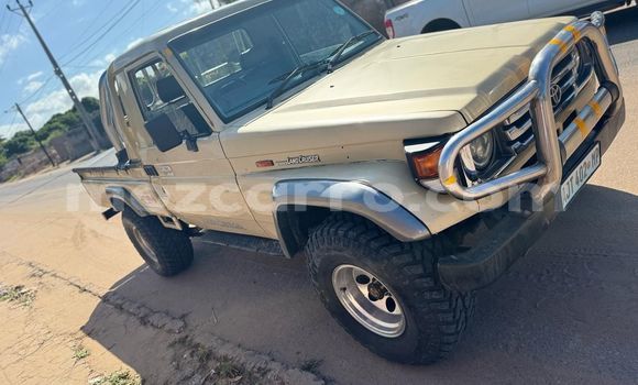 Nunua Ilio tumika Toyota Land Cruiser Brown Gari ndani ya Maputo nchini Maputo Nunua Ilio tumika Toyota Land Cruiser Brown Gari ndani ya Maputo nchini Maputo