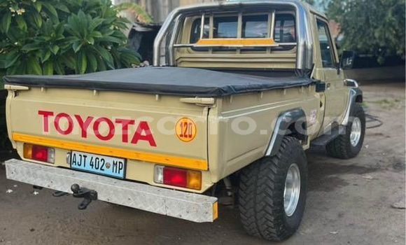 Nunua Ilio tumika Toyota Land Cruiser Brown Gari ndani ya Maputo nchini Maputo Nunua Ilio tumika Toyota Land Cruiser Brown Gari ndani ya Maputo nchini Maputo