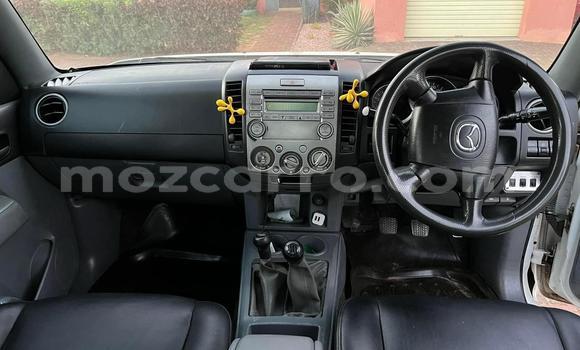 Comprar Usado Mazda BT-50 Branco Carro em Maputo em Maputo Comprar Usado Mazda BT-50 Branco Carro em Maputo em Maputo
