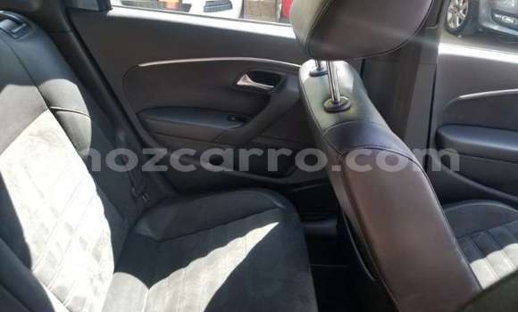 Nunua Ilio tumika Volkswagen Polo Bluu Gari ndani ya Maputo nchini Maputo Nunua Ilio tumika Volkswagen Polo Bluu Gari ndani ya Maputo nchini Maputo