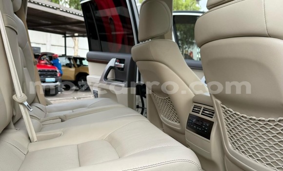 Buy Used Toyota Land Cruiser White Car in Maputo in Maputo Buy Used Toyota Land Cruiser White Car in Maputo in Maputo