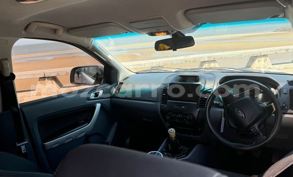 Nunua Ilio tumika Honda CR-V Nyeusi Gari ndani ya Maputo nchini Maputo Nunua Ilio tumika Honda CR-V Nyeusi Gari ndani ya Maputo nchini Maputo