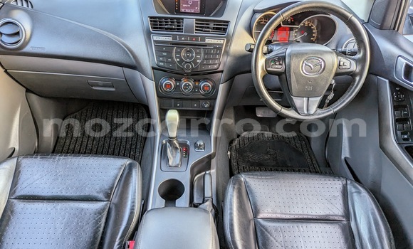 Comprar Usado Mazda BT-50 Azul Carro em Maputo em Maputo Comprar Usado Mazda BT-50 Azul Carro em Maputo em Maputo