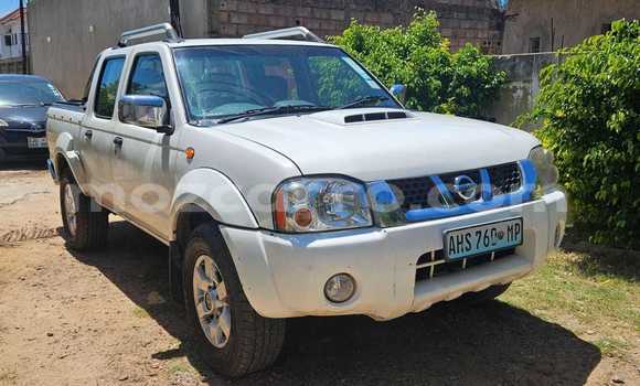Nunua Ilio tumika Nissan Hardbody Nyeupe Gari ndani ya Maputo nchini Maputo