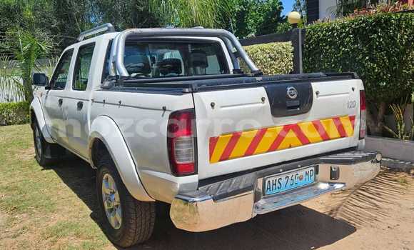 Comprar Usado Nissan Hardbody Branco Carro em Maputo em Maputo Comprar Usado Nissan Hardbody Branco Carro em Maputo em Maputo