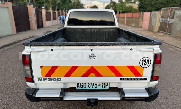 Nunua Ilio tumika Nissan Hardbody Nyeupe Gari ndani ya Maputo nchini Maputo Nunua Ilio tumika Nissan Hardbody Nyeupe Gari ndani ya Maputo nchini Maputo