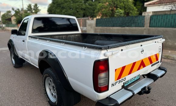 Nunua Ilio tumika Nissan Hardbody Nyeupe Gari ndani ya Maputo nchini Maputo Nunua Ilio tumika Nissan Hardbody Nyeupe Gari ndani ya Maputo nchini Maputo