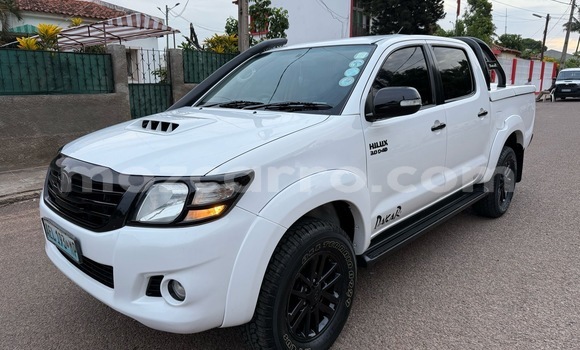 Nunua Ilio tumika Toyota Hilux Nyeupe Gari ndani ya Maputo nchini Maputo Nunua Ilio tumika Toyota Hilux Nyeupe Gari ndani ya Maputo nchini Maputo
