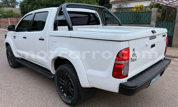 Nunua Ilio tumika Toyota Hilux Nyeupe Gari ndani ya Maputo nchini Maputo Nunua Ilio tumika Toyota Hilux Nyeupe Gari ndani ya Maputo nchini Maputo