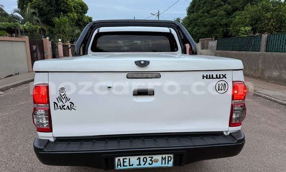 Nunua Ilio tumika Toyota Hilux Nyeupe Gari ndani ya Maputo nchini Maputo Nunua Ilio tumika Toyota Hilux Nyeupe Gari ndani ya Maputo nchini Maputo