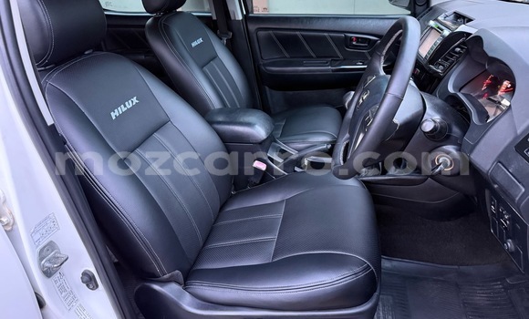 Nunua Ilio tumika Toyota Hilux Nyeupe Gari ndani ya Maputo nchini Maputo Nunua Ilio tumika Toyota Hilux Nyeupe Gari ndani ya Maputo nchini Maputo